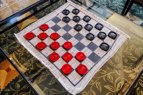 Checkers; draughts. The Pandunia for "checkers; draughts" is "dama".