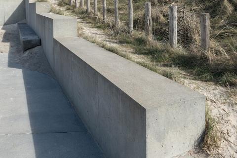 Concrete. The Pandunia for "concrete" is "beton".
