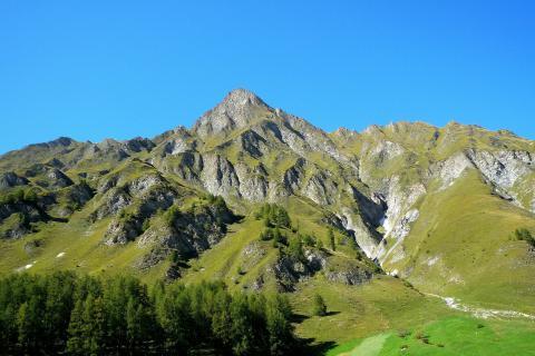 Mountain. The Pandunia for "mountain" is "san".