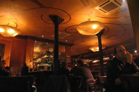 Pub. The Pandunia for "pub" is "bir kan".