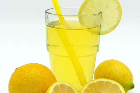 Lemonade. The Portuguese for "lemonade" is "limonada".