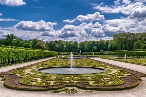 Garden. The Portuguese for "garden" is "jardim".