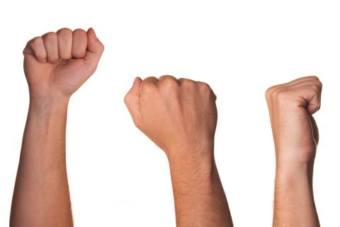 Fists. The Portuguese for "fists" is "punhos".