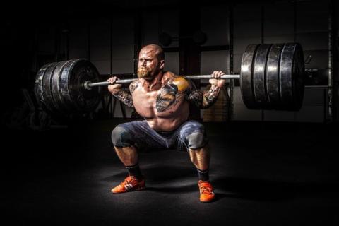 To make an effort. The Portuguese for "to make an effort" is "fazer um esforço".