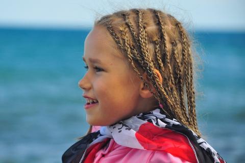 Plait. The Portuguese for "plait" is "trança".