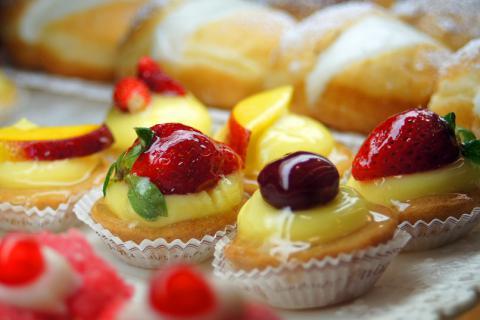 Pastry. The Portuguese for "pastry" is "pastelaria".