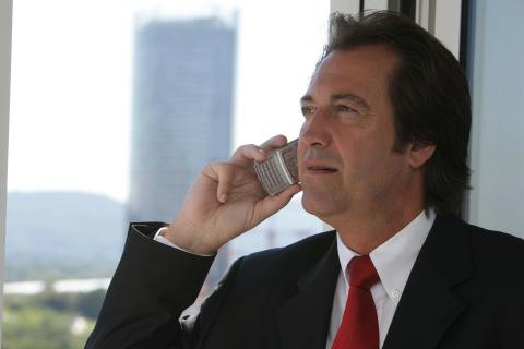 Boss. The Portuguese for "boss" is "chefe".