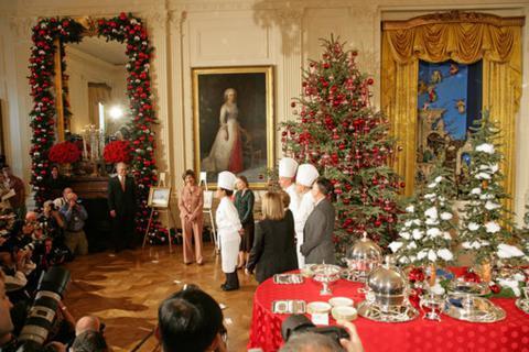 Reception. The Portuguese for "reception" is "receção".