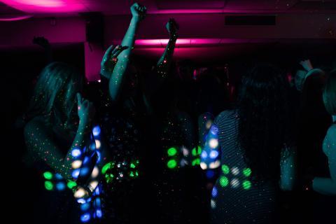 Colourblind. The Spanish for "colourblind" is "colorblind".