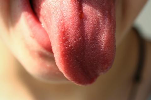 Tongue. The Thai for "tongue" is "ลิ้น".
