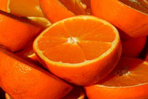 Orange. The Thai for "orange" is "ส้ม".