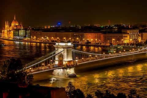 Budapest (the capital of Hungary). The Thai for "Budapest (the capital of Hungary)" is "บูดาเปสต์".