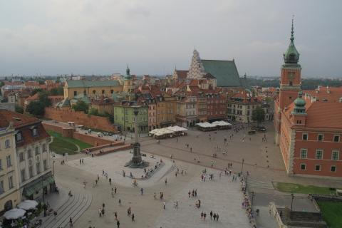 Warsaw (the capital of Poland). The Thai for "Warsaw (the capital of Poland)" is "วอร์ซอ".