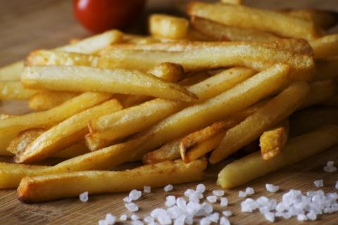 Chips; french fries (formal). The Thai for "chips; french fries (formal)" is "มันฝรั่งทอด".
