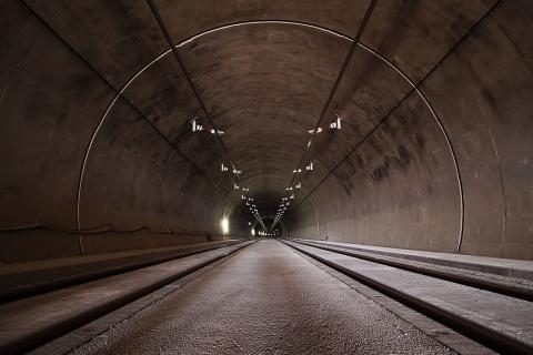 Tunnel. The Thai for "tunnel" is "อุโมงค์".