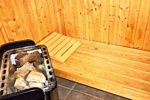 Sauna. The Thai for "sauna" is "ซาวน่า". Sauna. The Thai for "sauna" is "ซาวน่า".