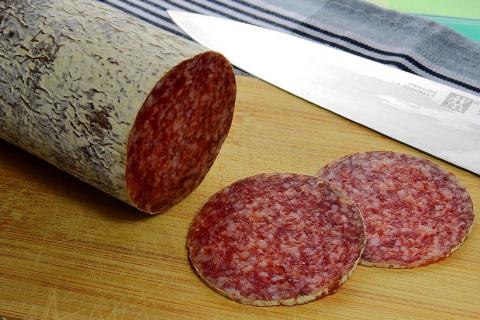 Salami. The Thai for "salami" is "ซาลามี".