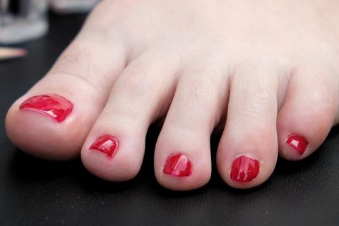 Toenail. The Thai for "toenail" is "เล็บเท้า".