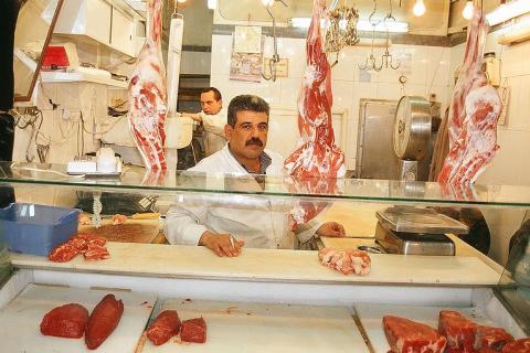 Butcher’s. The Thai for "butcher’s" is "ร้านขายเนื้อสัตว์".