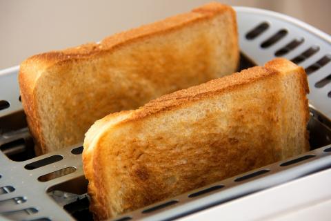 Toast. The Thai for "toast" is "ขนมปังปิ้ง".