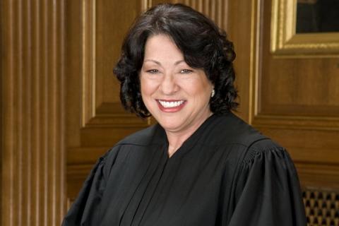 Judge. The Thai for "judge" is "ผู้พิพากษา". Judge. The Thai for "judge" is "ผู้พิพากษา".