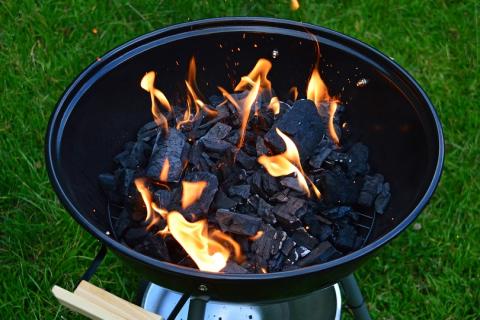 Charcoal. The Thai for "charcoal" is "ถ่าน". Charcoal. The Thai for "charcoal" is "ถ่าน".