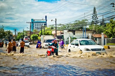 To flood. The Thai for "to flood" is "น้ำท่วม".