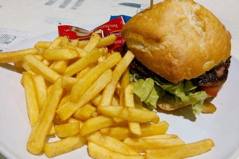 Junk food. The Thai for "junk food" is "อาหารขยะ". Junk food. The Thai for "junk food" is "อาหารขยะ".