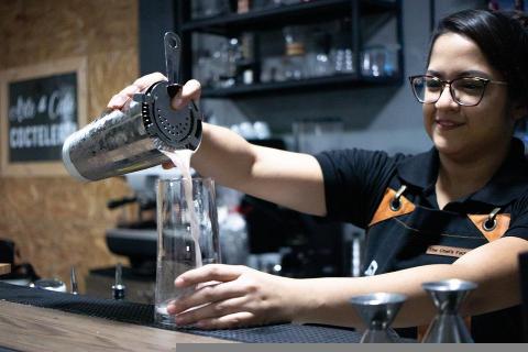 Bartender. The Thai for "bartender" is "บาร์เทนเดอร์". Bartender. The Thai for "bartender" is "บาร์เทนเดอร์".