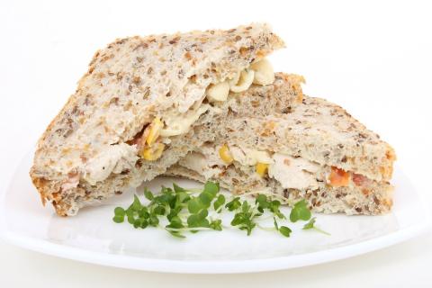 Two sandwiches. The Thai for "two sandwiches" is "แซนด์วิชสองชิ้น". Two sandwiches. The Thai for "two sandwiches" is "แซนด์วิชสองชิ้น".