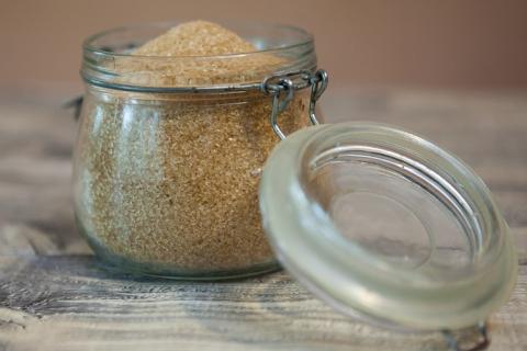 Brown sugar. The Thai for "brown sugar" is "น้ำตาลแดง". Brown sugar. The Thai for "brown sugar" is "น้ำตาลแดง".