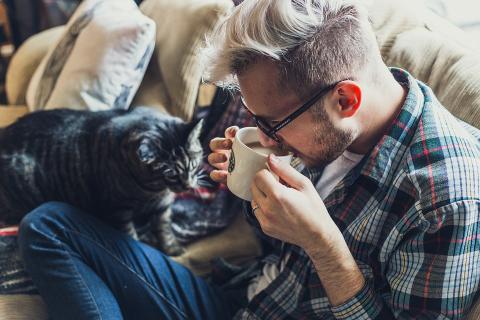 A man and a cat. The Thai for "a man and a cat" is "ผู้ชายและแมว".