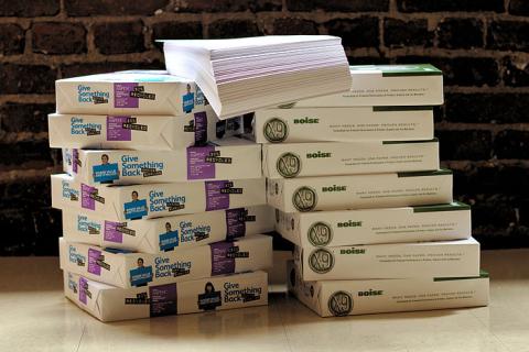 Fifteen reams of paper. The Thai for "fifteen reams of paper" is "กระดาษสิบห้ารีม". Fifteen reams of paper. The Thai for "fifteen reams of paper" is "กระดาษสิบห้ารีม".