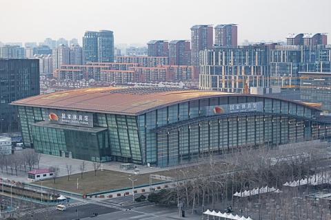 An indoor stadium. The Thai for "an indoor stadium" is "สนามกีฬาในร่ม".