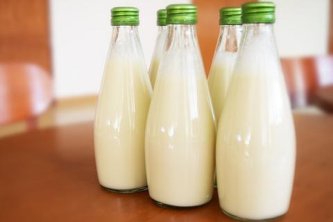 Five bottles of milk. The Thai for "five bottles of milk" is "นมห้าขวด".