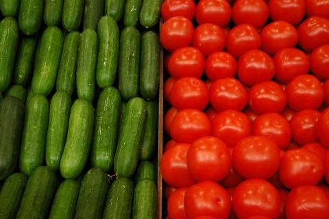 Tomatoes and cucumbers. The Thai for "tomatoes and cucumbers" is "มะเขือเทศและแตงกวา". Tomatoes and cucumbers. The Thai for "tomatoes and cucumbers" is "มะเขือเทศและแตงกวา".