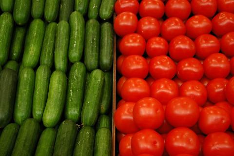 Tomatoes and cucumbers. The Thai for "tomatoes and cucumbers" is "มะเขือเทศและแตงกวา".