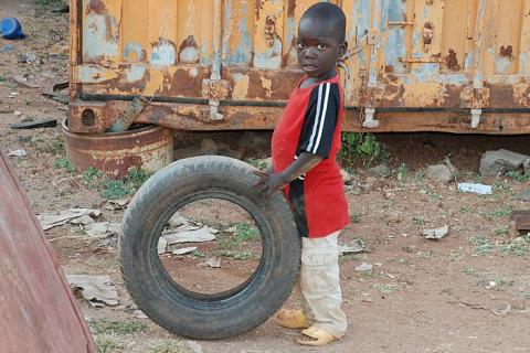 A boy and a tyre. The Thai for "a boy and a tyre" is "เด็กผู้ชายและยางรถยนต์".