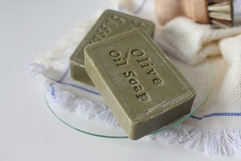 Two bars of soap. The Thai for "two bars of soap" is "สบู่สองก้อน".