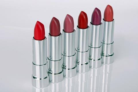 Six lipsticks. The Thai for "six lipsticks" is "ลิปสติกหกแท่ง". Six lipsticks. The Thai for "six lipsticks" is "ลิปสติกหกแท่ง".