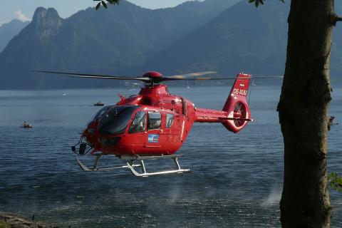 A red helicopter. The Thai for "a red helicopter" is "เฮลิคอปเตอร์สีแดง".