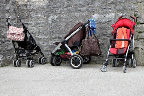 Three baby strollers. The Thai for "three baby strollers" is "รถเข็นเด็กสามคัน".