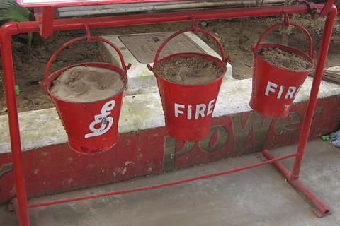 Three buckets of sand. The Thai for "three buckets of sand" is "ทรายสามถัง".