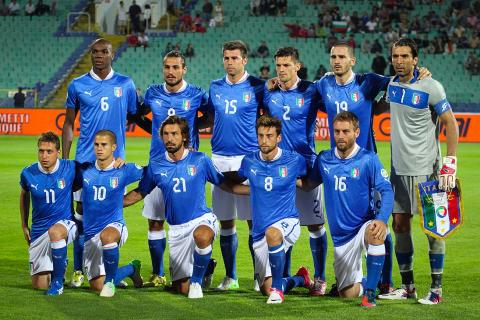 A men’s soccer team. The Thai for "a men’s soccer team" is "ทีมฟุตบอลชาย".