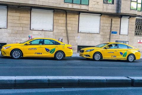 Two yellow taxis. The Thai for "two yellow taxis" is "แท็กซี่สีเหลืองสองคัน". Two yellow taxis. The Thai for "two yellow taxis" is "แท็กซี่สีเหลืองสองคัน".