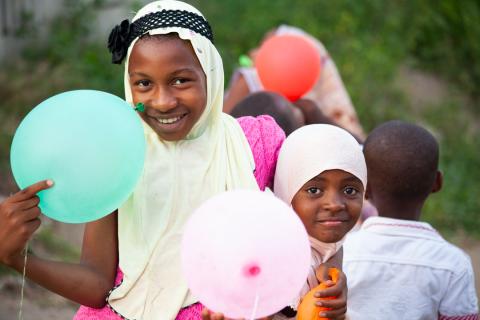 Children and balloons. The Thai for "children and balloons" is "เด็กๆและลูกโป่ง".