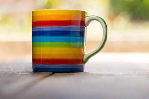 A rainbow cup. The Thai for "a rainbow cup" is "ถ้วยสีรุ้ง".