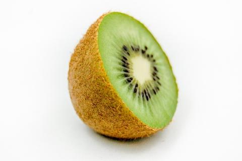 Half a kiwi. The Thai for "half a kiwi" is "กีวีครึ่งลูก".