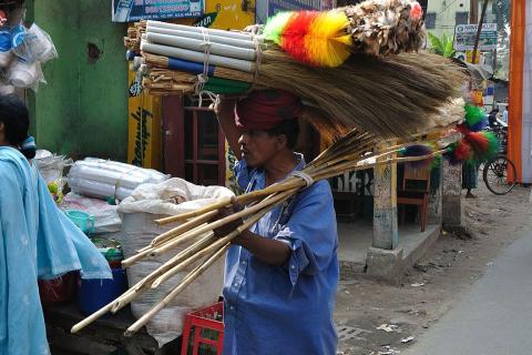 A broom seller. The Thai for "a broom seller" is "คนขายไม้กวาด".
