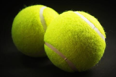 Two tennis balls. The Thai for "two tennis balls" is "ลูกเทนนิสสองลูก".